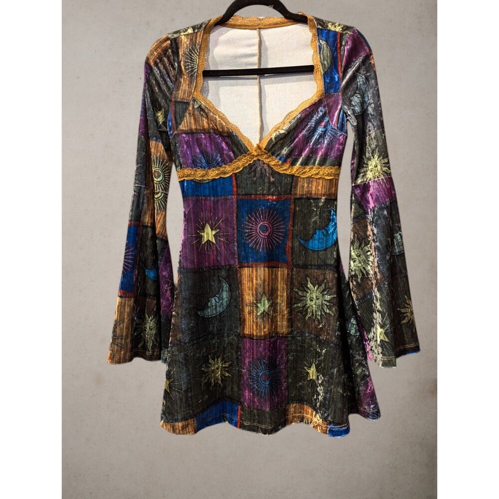 Shein - Grunge Sun & Moon Print Contrast Lace Flounce Sleeve Dress Sz XS - Picture 3 of 12